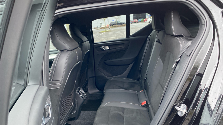 Volvo XC40 2.0 B4P Plus Black Edition 5dr Auto Petrol Estate